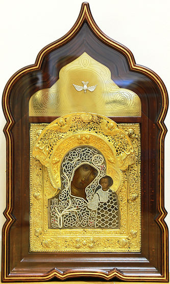 Старинная икона "Божья Матерь Казанская" в серебряном окладе с жемчугом, сканью и драгоценными камнями