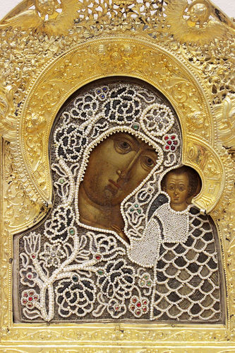 Старинная икона "Божья Матерь Казанская" в серебряном окладе с жемчугом, сканью и драгоценными камнями - фото 3