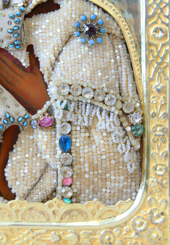 Старинная икона "Богоматерь Феодоровская" в ризе с бисером и камнями - фото 3