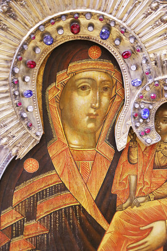 Большая старинная икона "Богоматерь Смоленско-Шуйская" в окладе с камнями и пальметтами - фото 3