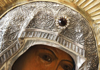 Мастер Хапиловский Евстигней
Образ Казанской Пресвятой Богородицы в серебряном окладе с камнями - фото 3