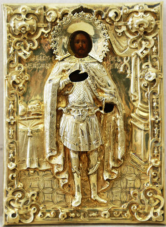 Старинная икона "Святой благоверный князь Александр Невский" в рельефном окладе - фото 2