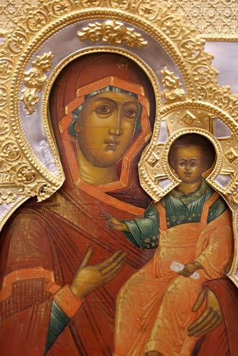 Серебряных дел мастер Зайцев Иван
Старинная икона "Смоленская Божья Матерь" в окладе и киоте - фото 2