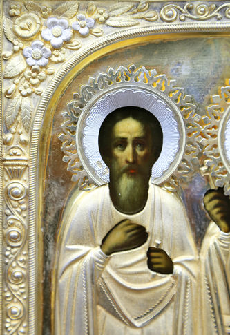 Старинная икона покровителей семейного очага "Святые мученики Самон, Гурий и Авив" в серебряном окладе - фото 2