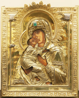 Старинная икона "Богоматерь Владимирская" в серебряном окладе с зеленым камнем