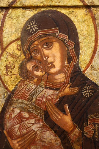 Старинная икона "Богоматерь Владимирская" в серебряном окладе с зеленым камнем - фото 3