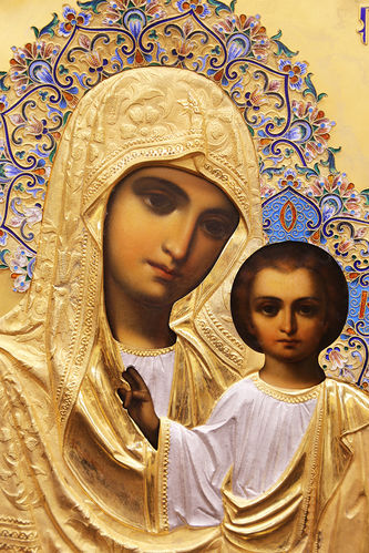 Фабрика Семена и Петра Галкиных
Старинная икона "Богоматерь Казанская" в окладе с расписной эмалью - фото 3