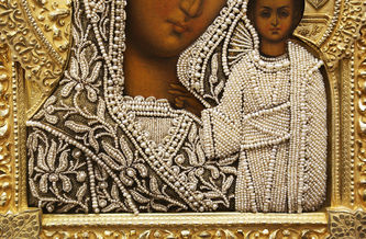 Фирма Курлюкова
Старинная икона "Казанская Богоматерь" в окладе с жемчугом - фото 3