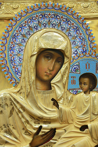 Старинная икона "Иверская Богоматерь с предстоящими" в окладе с эмалью - фото 2