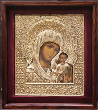 Старинная икона "Казанская Божья Матерь" в окладе с цветочным орнаментом - фото 4