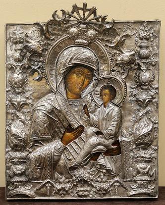 Старинная икона "Богоматерь Тихвинская" в пышном барочном окладе с вазонами