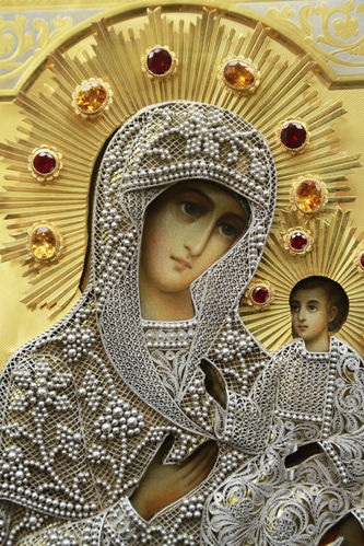 Старинная икона "Иверская Богоматерь" в окладе с камнями, зернью и сканью - фото 2