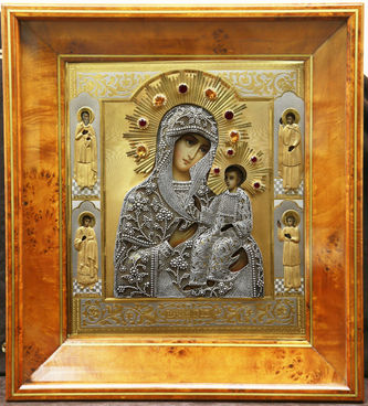 Старинная икона "Иверская Богоматерь" в окладе с камнями, зернью и сканью - фото 3