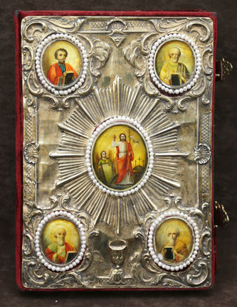 Старинное Евангелие в барочном окладе с изображением Воскресения Христова