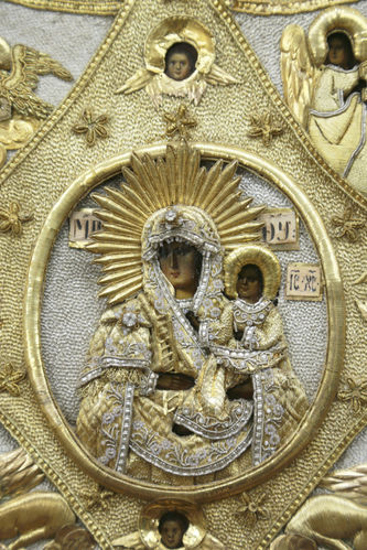 Старинная икона "Богоматерь Неопалимая купина" с шитым окладом - фото 2